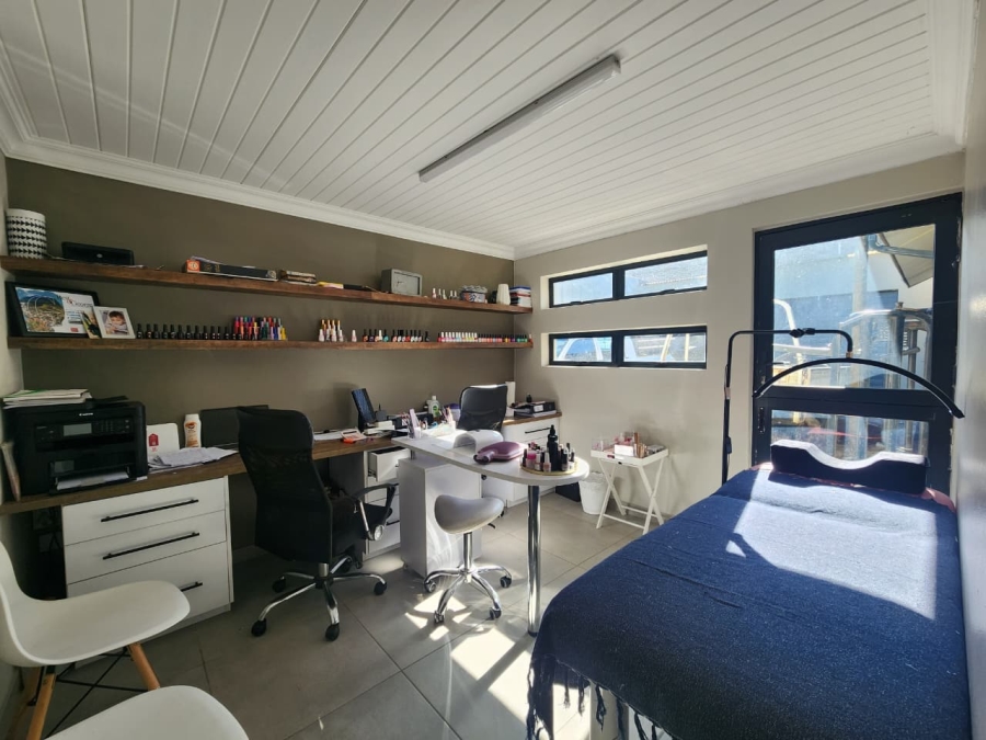 4 Bedroom Property for Sale in Blanco Western Cape